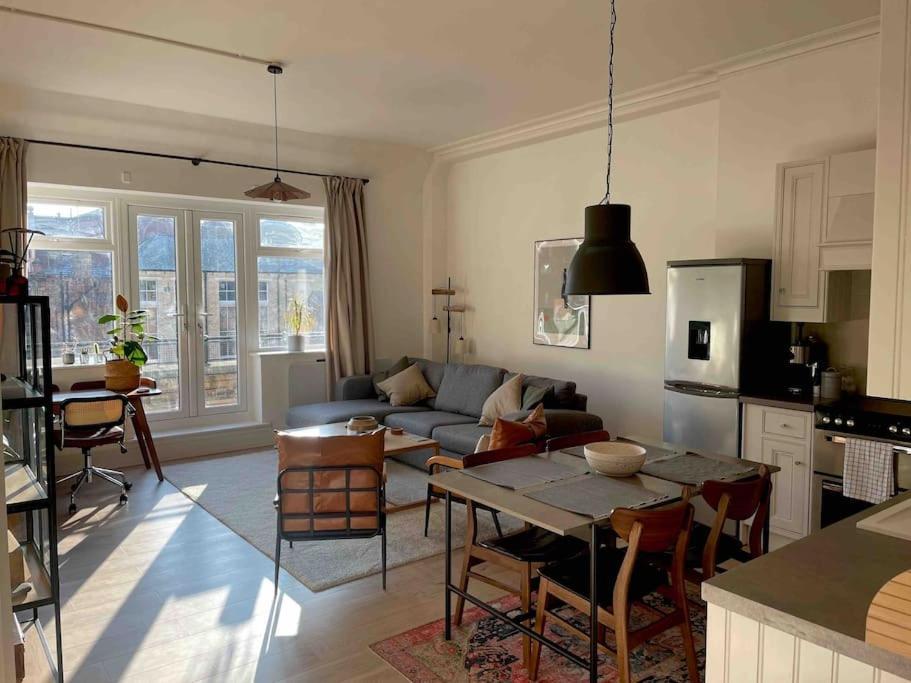 Stylish City-Centre Apartment With Balcony Ліверпуль Екстер'єр фото