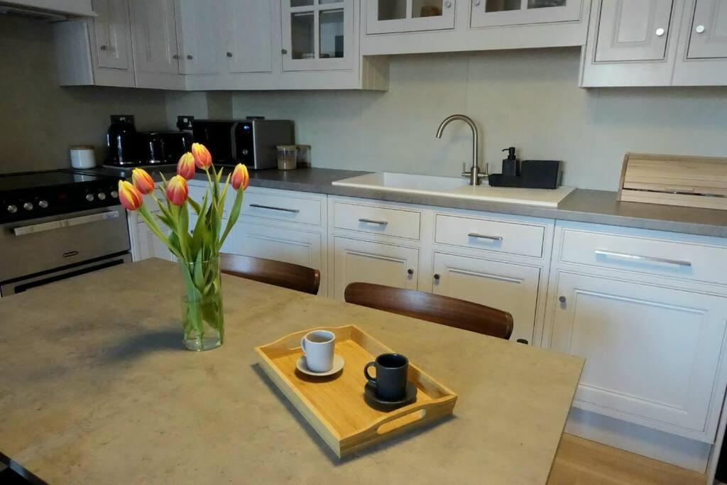 Stylish City-Centre Apartment With Balcony Ліверпуль Екстер'єр фото