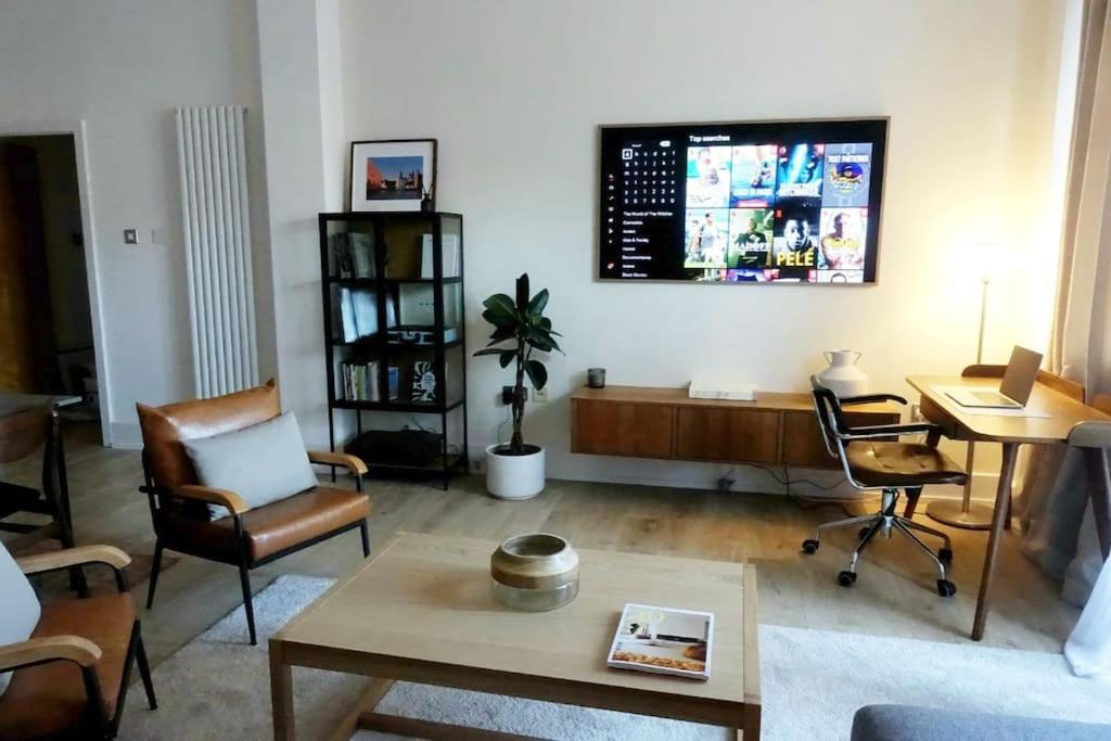 Stylish City-Centre Apartment With Balcony Ліверпуль Екстер'єр фото